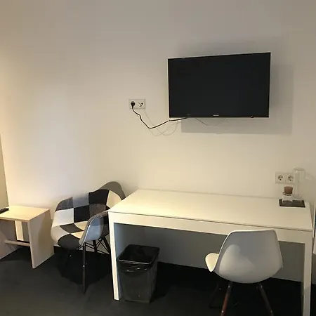 地科隆贾尼酒店 3*